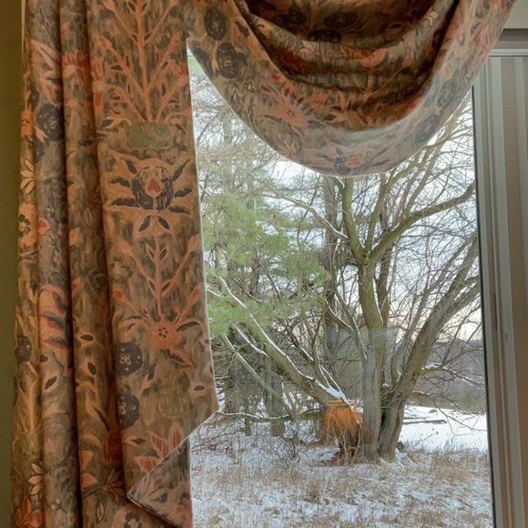 Custom Draperies Swags and Jabots - Picture 9 of 11